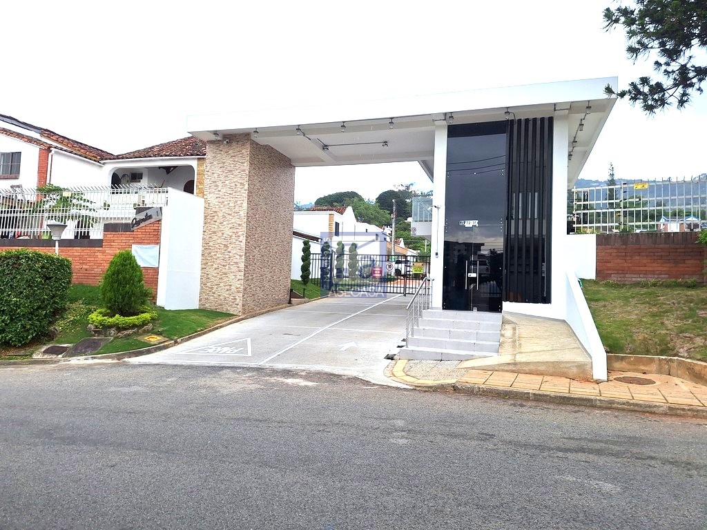 Casa en Lagos del Cacique